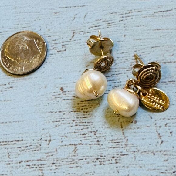 Indira Mollegas Gold Pearl Dangle Earrings - Picture 1 of 3